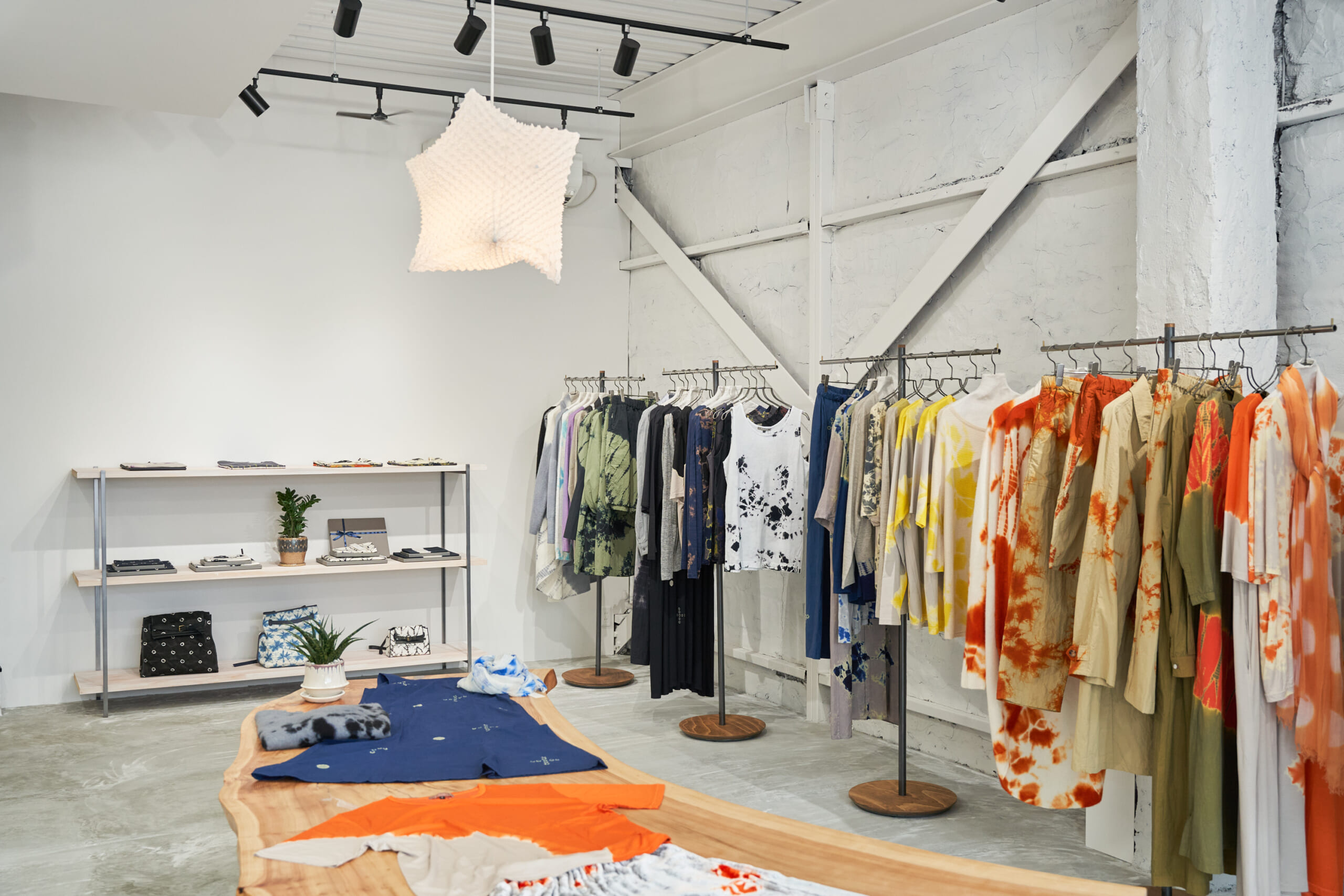 有松鳴海絞りを世界へ。「suzusan(スズサン)」が導く、伝統工芸の次世代モデル